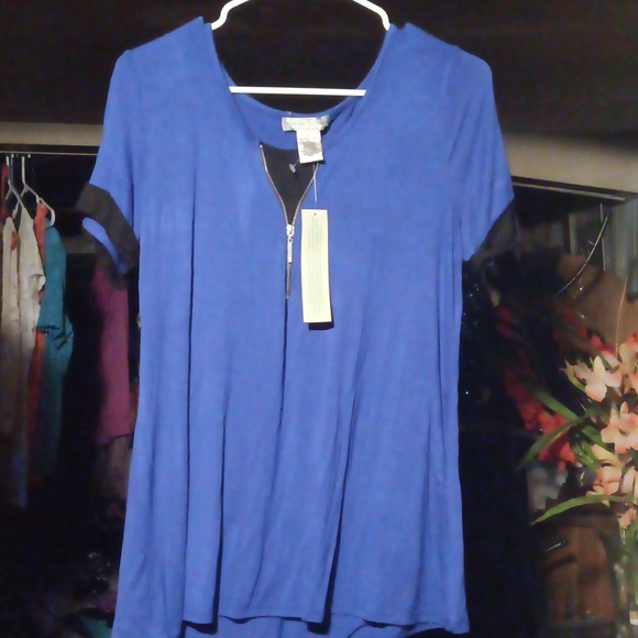 Ladies blouse - Picture 1 of 3